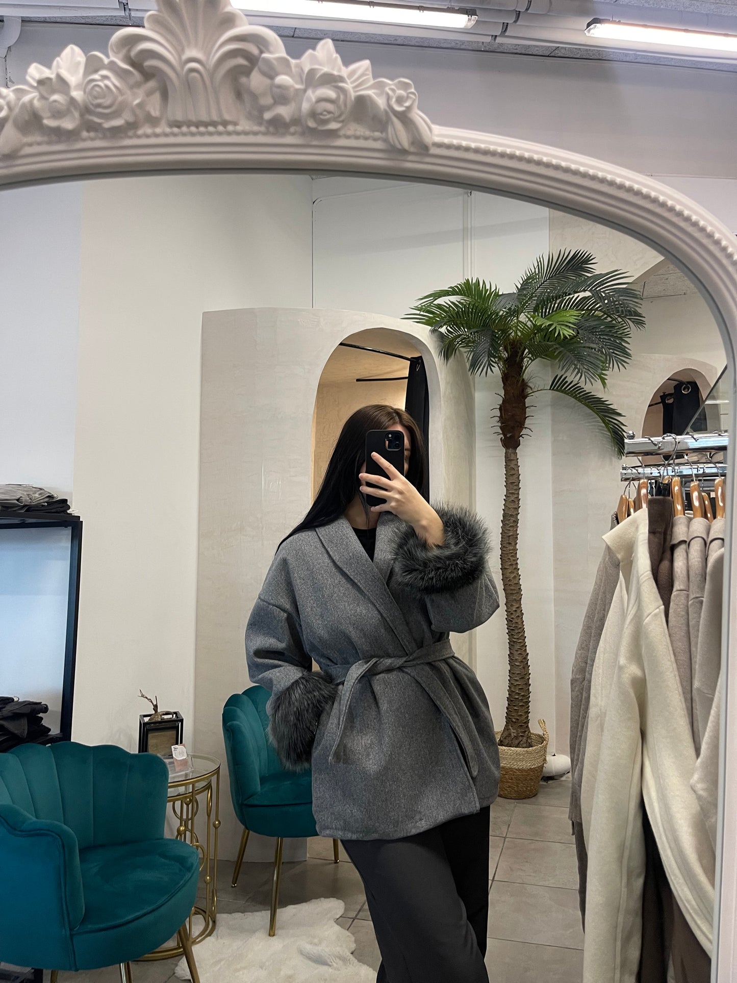 Manteau manches fourrures