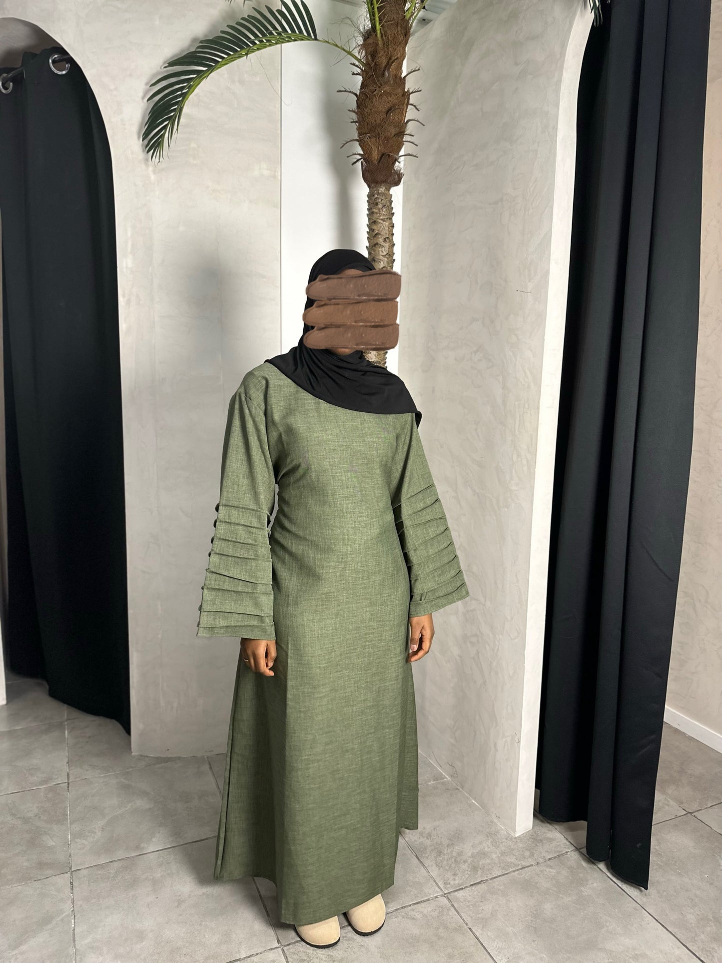 ABAYA À NOUER AUX MANCHES PLISSÉES KAKI