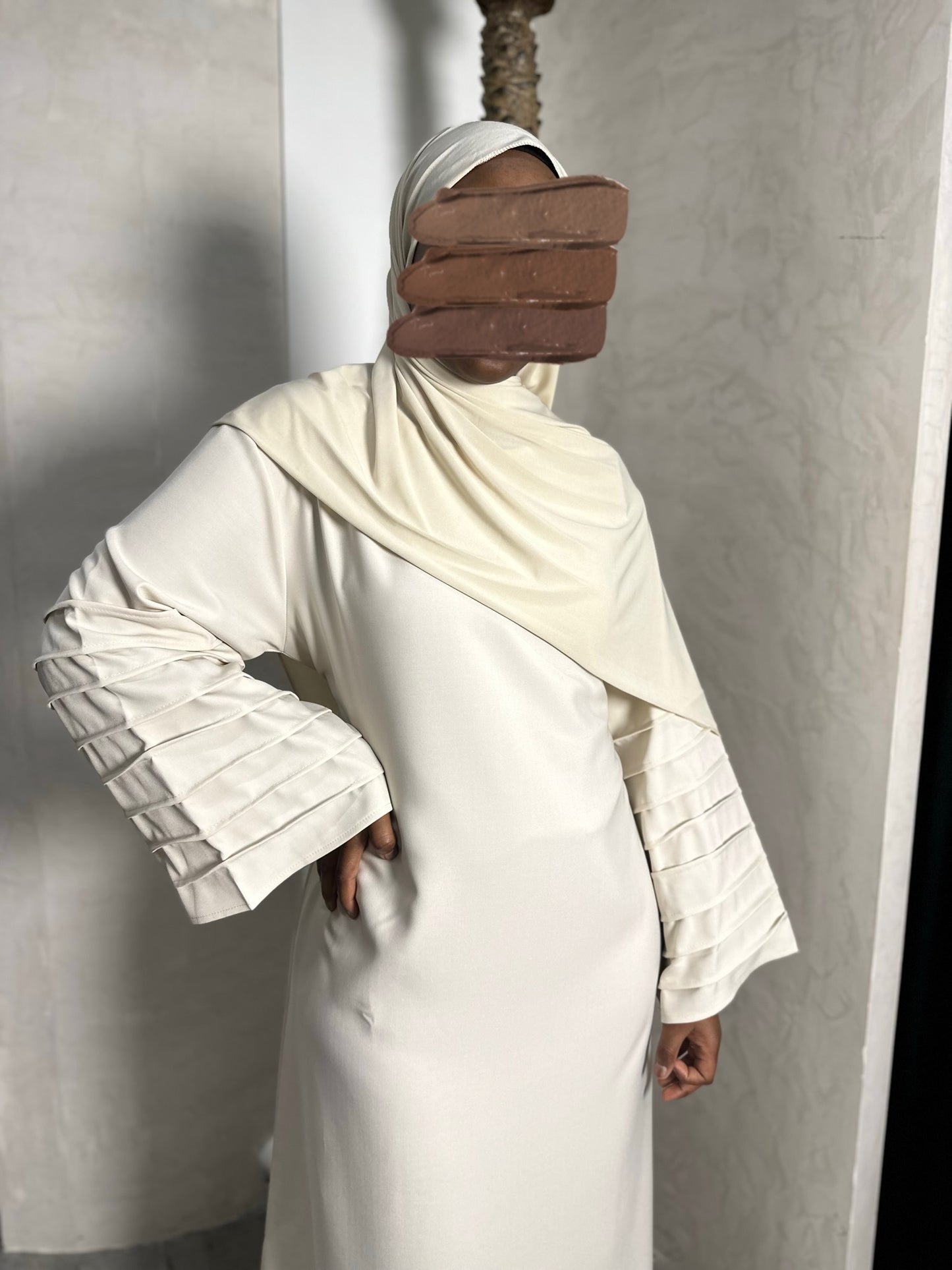 ABAYA À NOUER AUX MANCHES PLISSÉES BEIGE