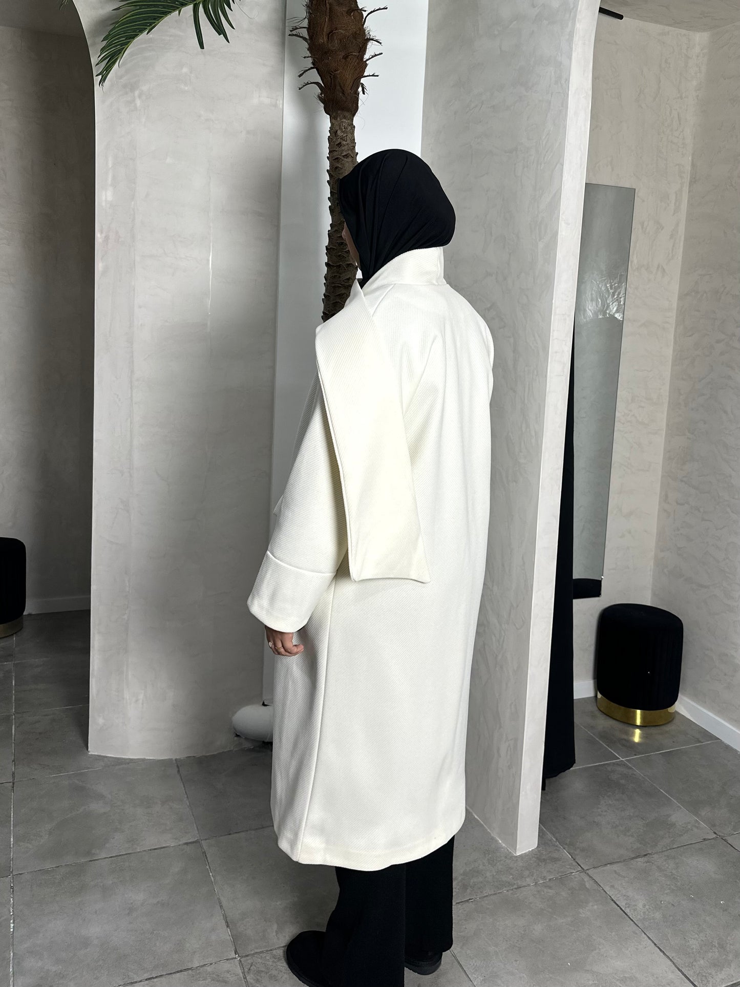 MANTEAU AVEC ÉCHARPE BLANC CASSÉ