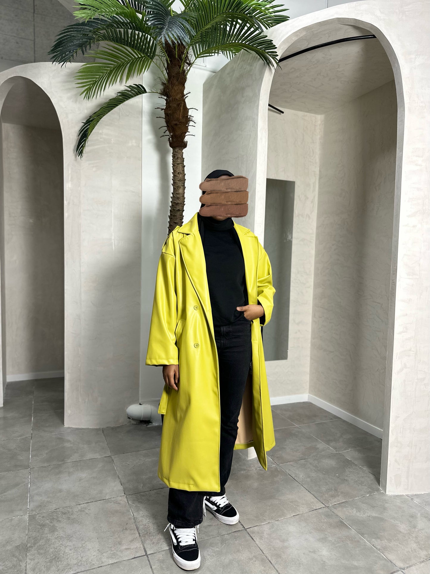 TRENCH EN SIMILICUIR JAUNE MOUTARDE