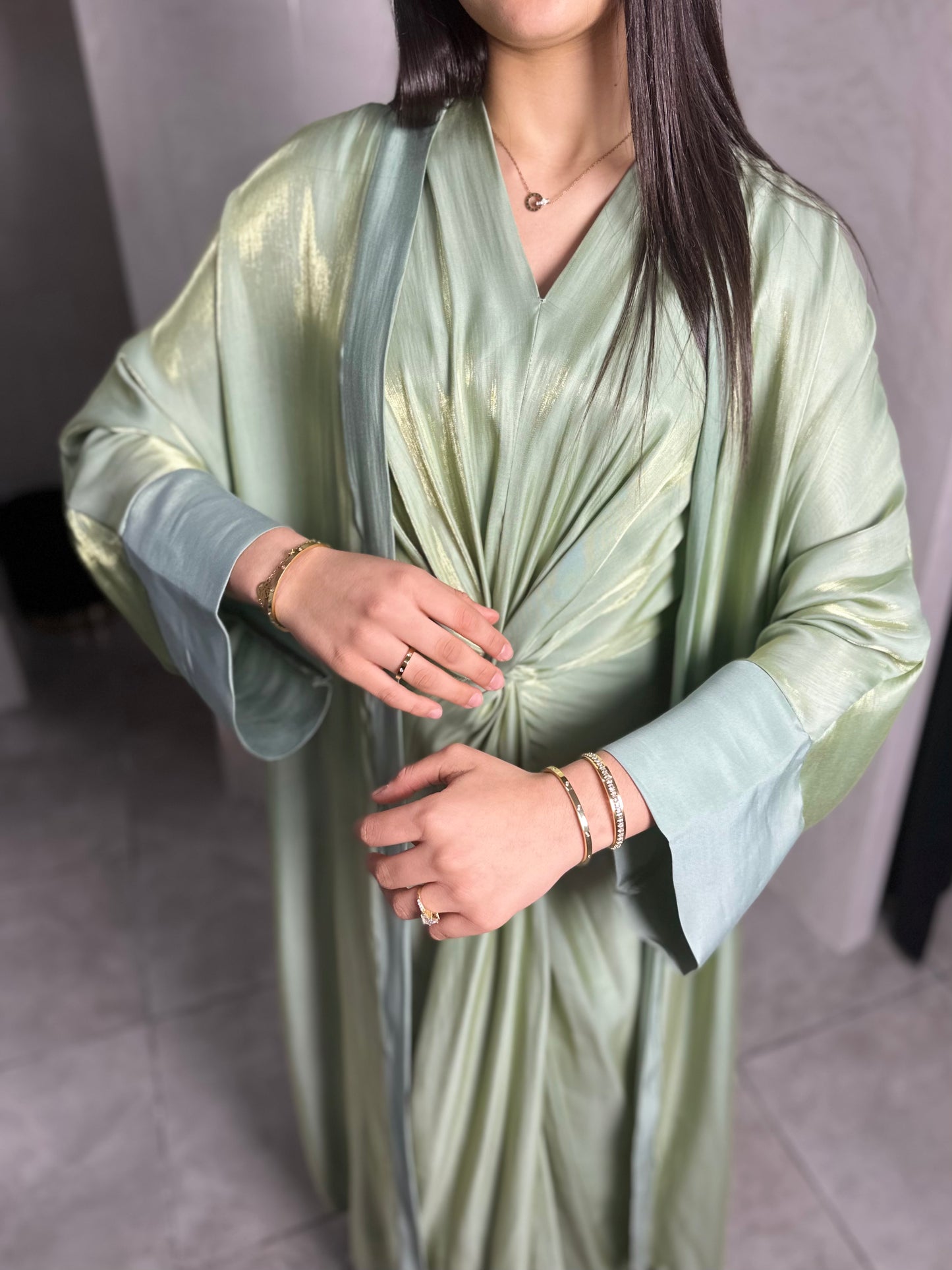 ENSEMBLE ROBE NOUÉE + KIMONO VERT IRRISÉ