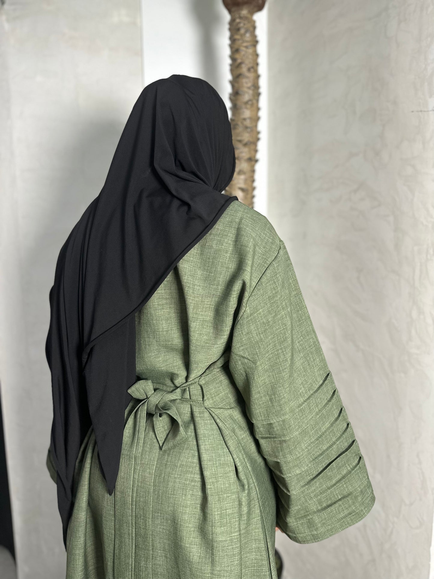ABAYA À NOUER AUX MANCHES PLISSÉES KAKI